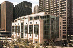 The Gleacher Center is the downtown home of the University of Chicago's Booth School of Business. The work of internationally known architect Dirk Lohan, grandson of Mies van der Rohe, the striking and expansive stone and glass structure rises six stories above the Chicago River.